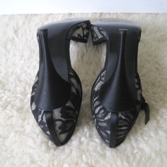 Stuart Weitzman Lace /Satin Pump - Picture 7 of 15